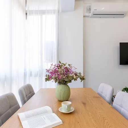 Piso Elegante Y Nuevo De 3 Y 2 Banos Appartement *
